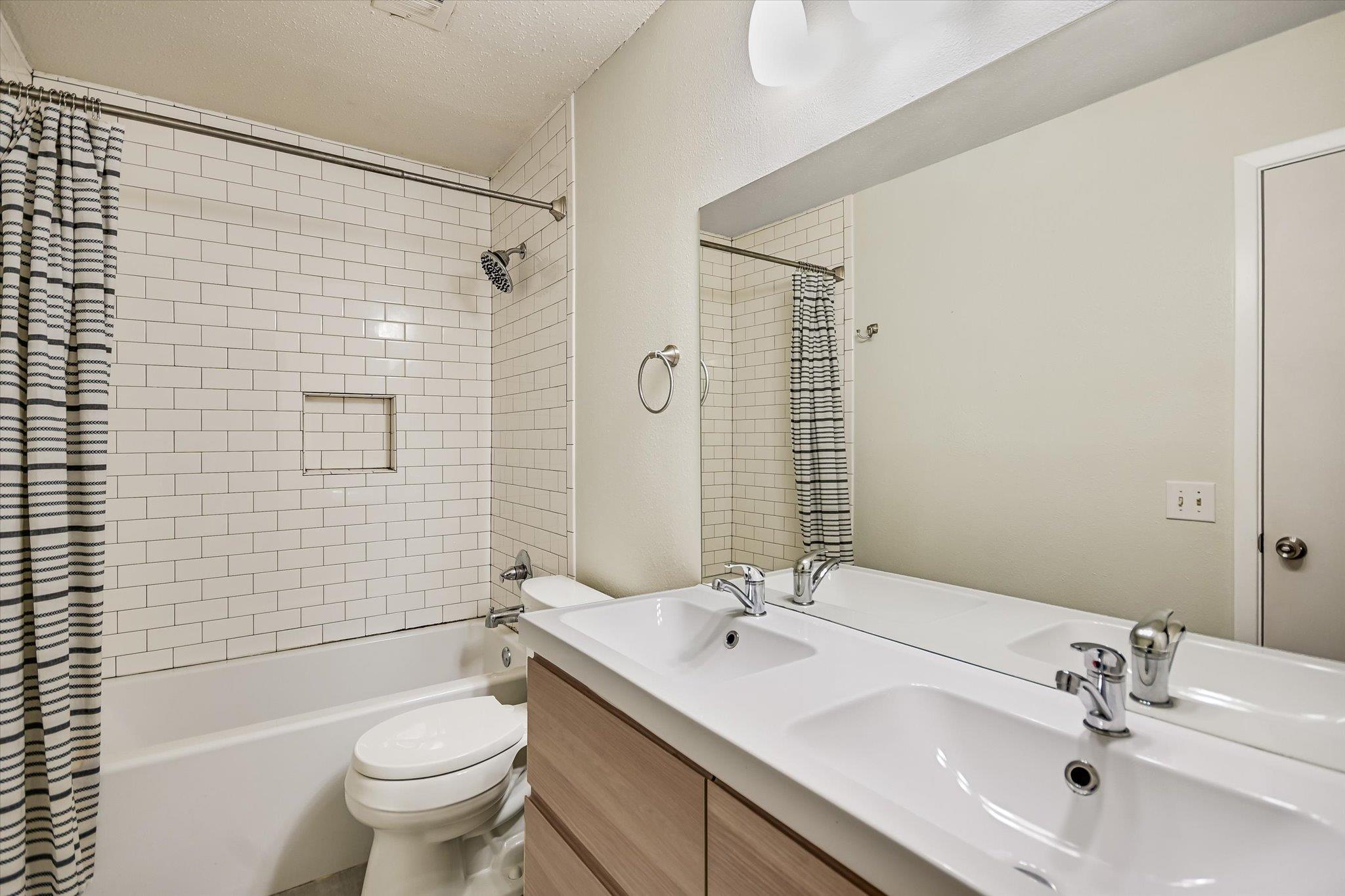 2425 Ashdale Dr # 32, Austin, TX 78757