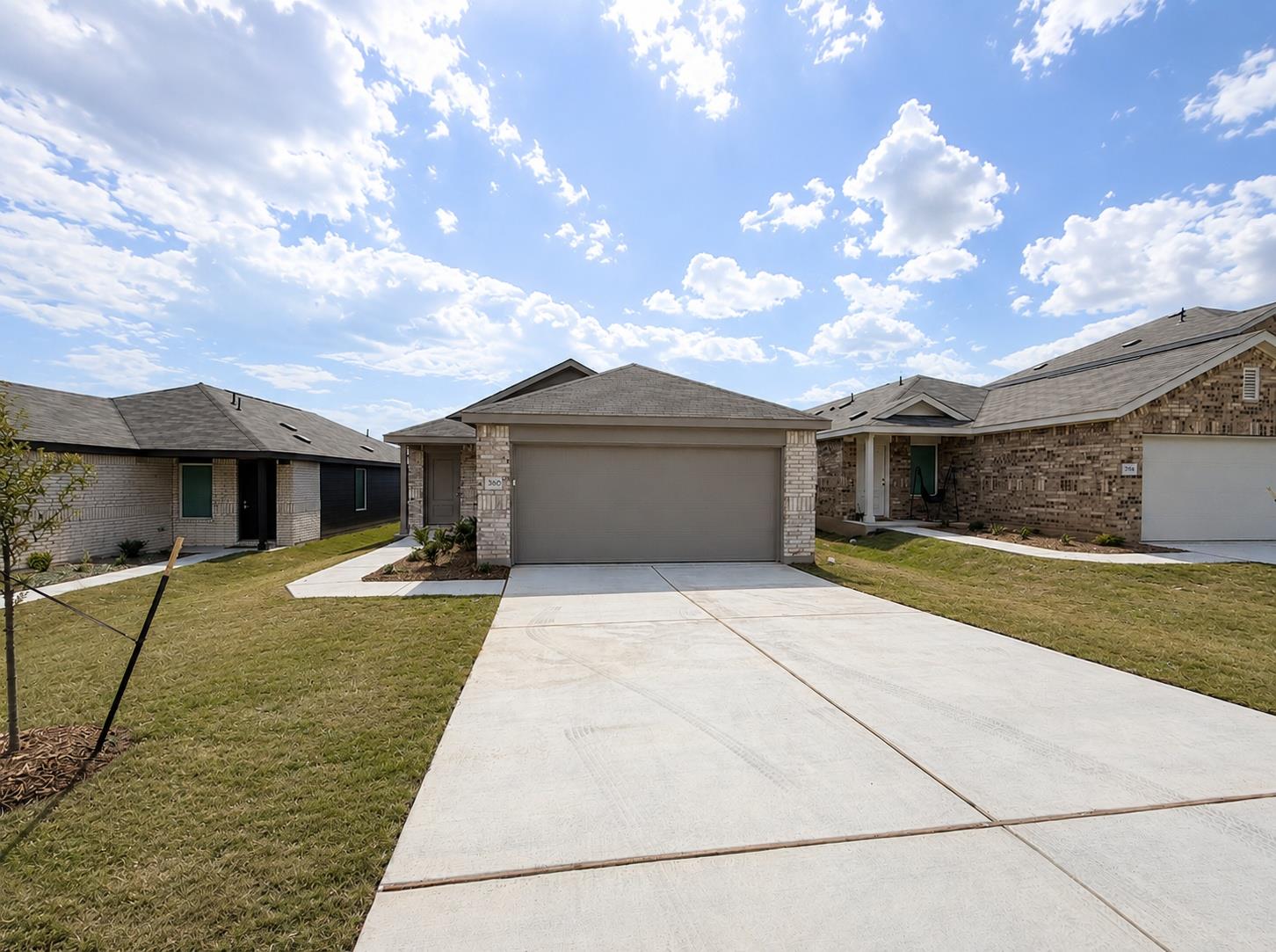 360 Brannigan Dr, Jarrell, TX 76537