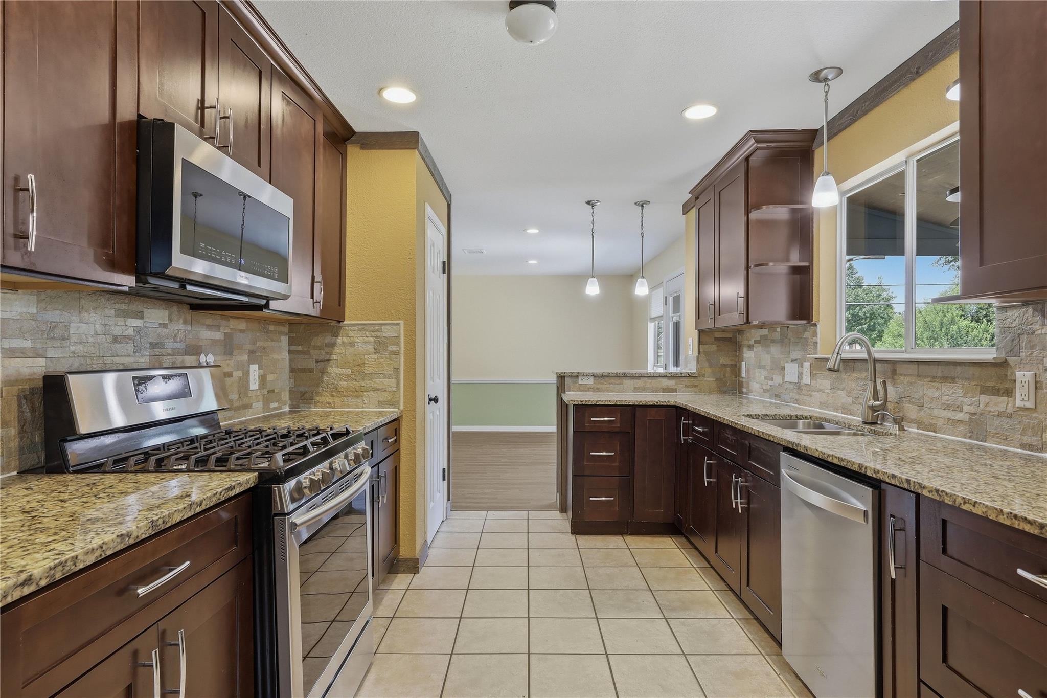 2424 Roundabout Ln, Round Rock, TX 78664
