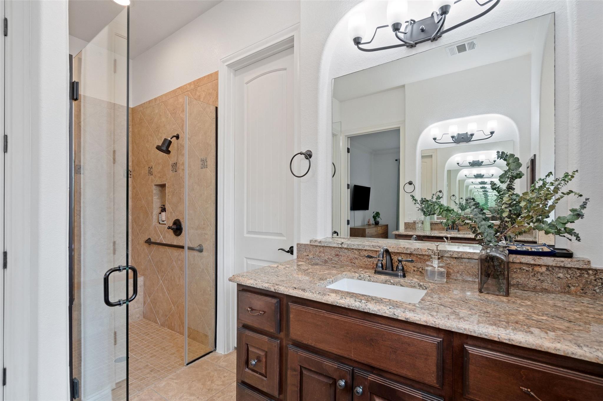 121 Feritti Dr, Lakeway, TX 78734