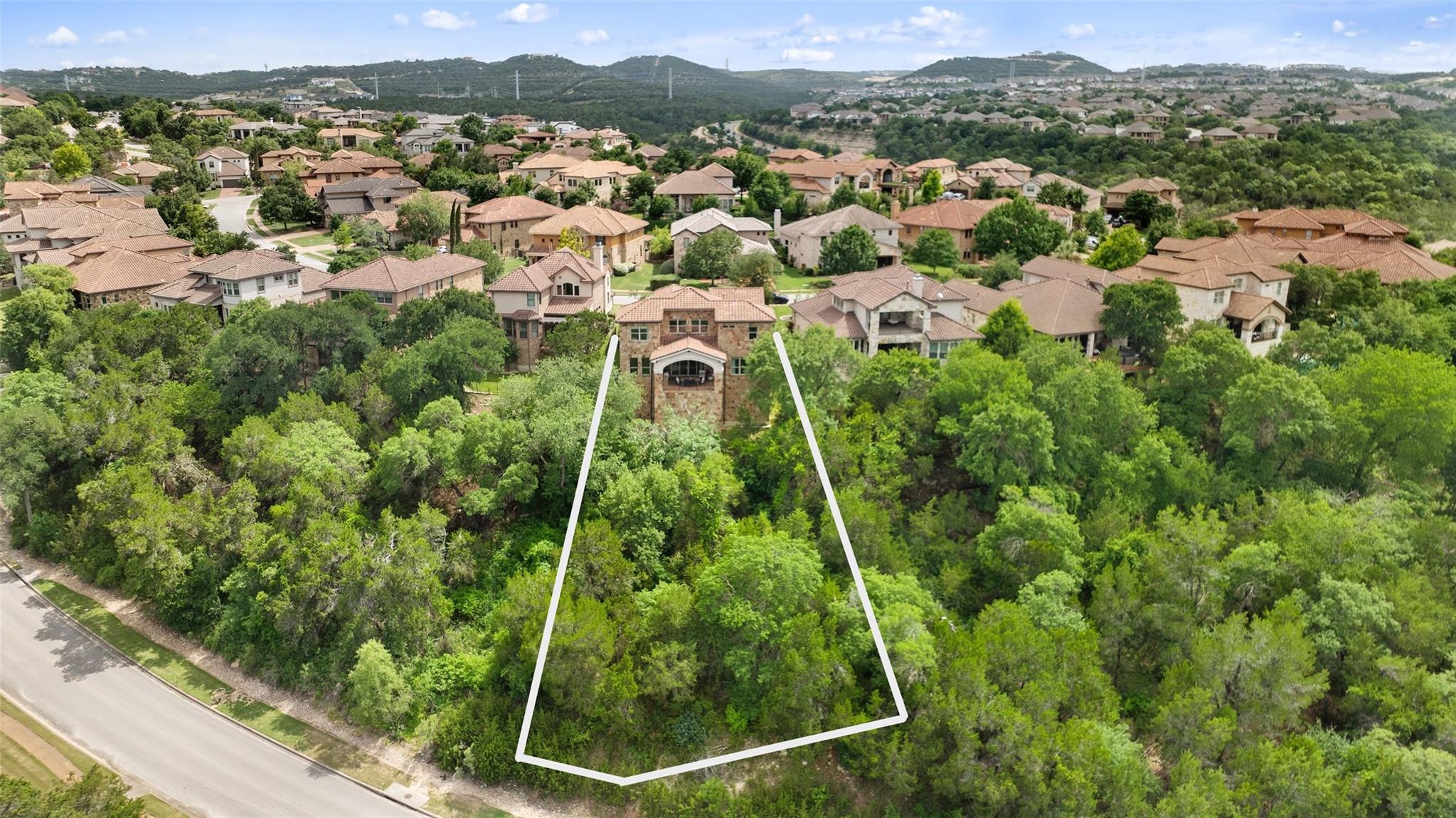 121 Feritti Dr, Lakeway, TX 78734