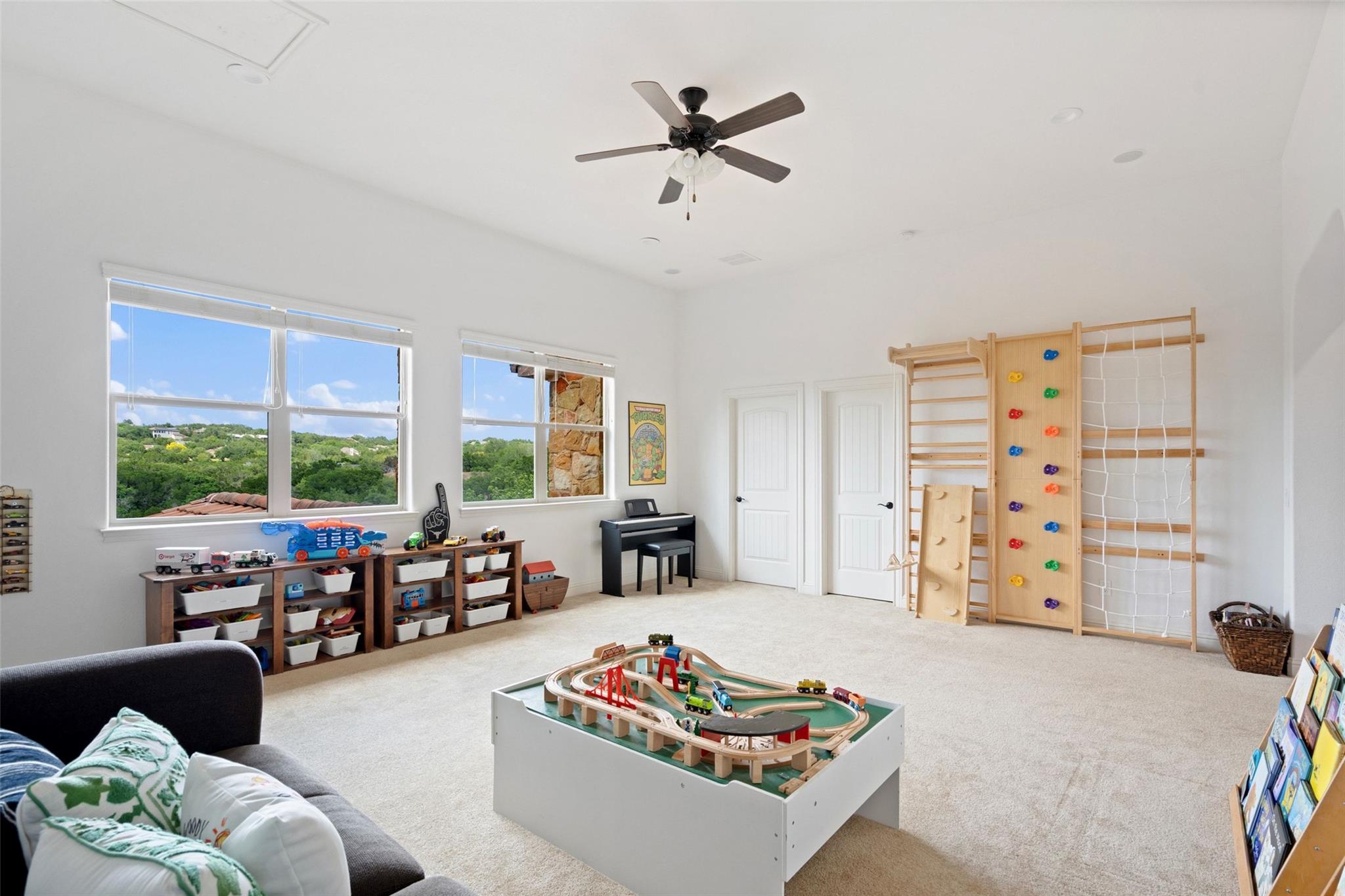 121 Feritti Dr, Lakeway, TX 78734
