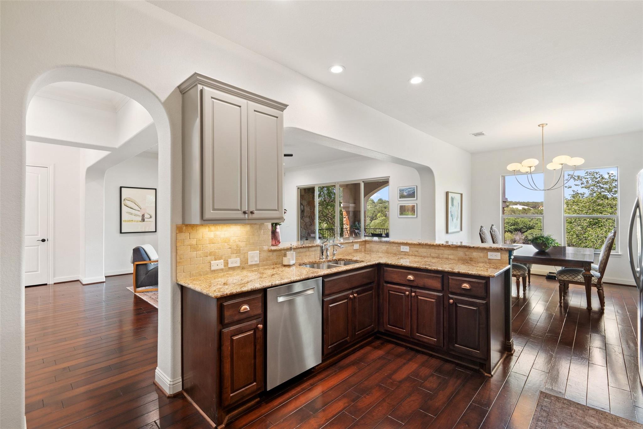 121 Feritti Dr, Lakeway, TX 78734