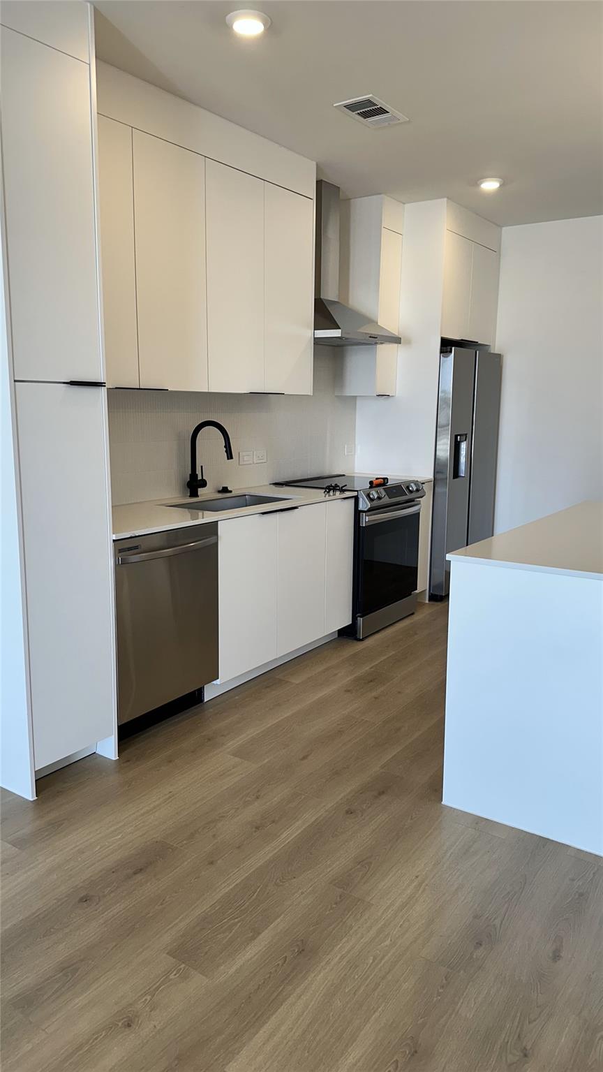 1701 Simond Ave # 605, Austin, TX 78723