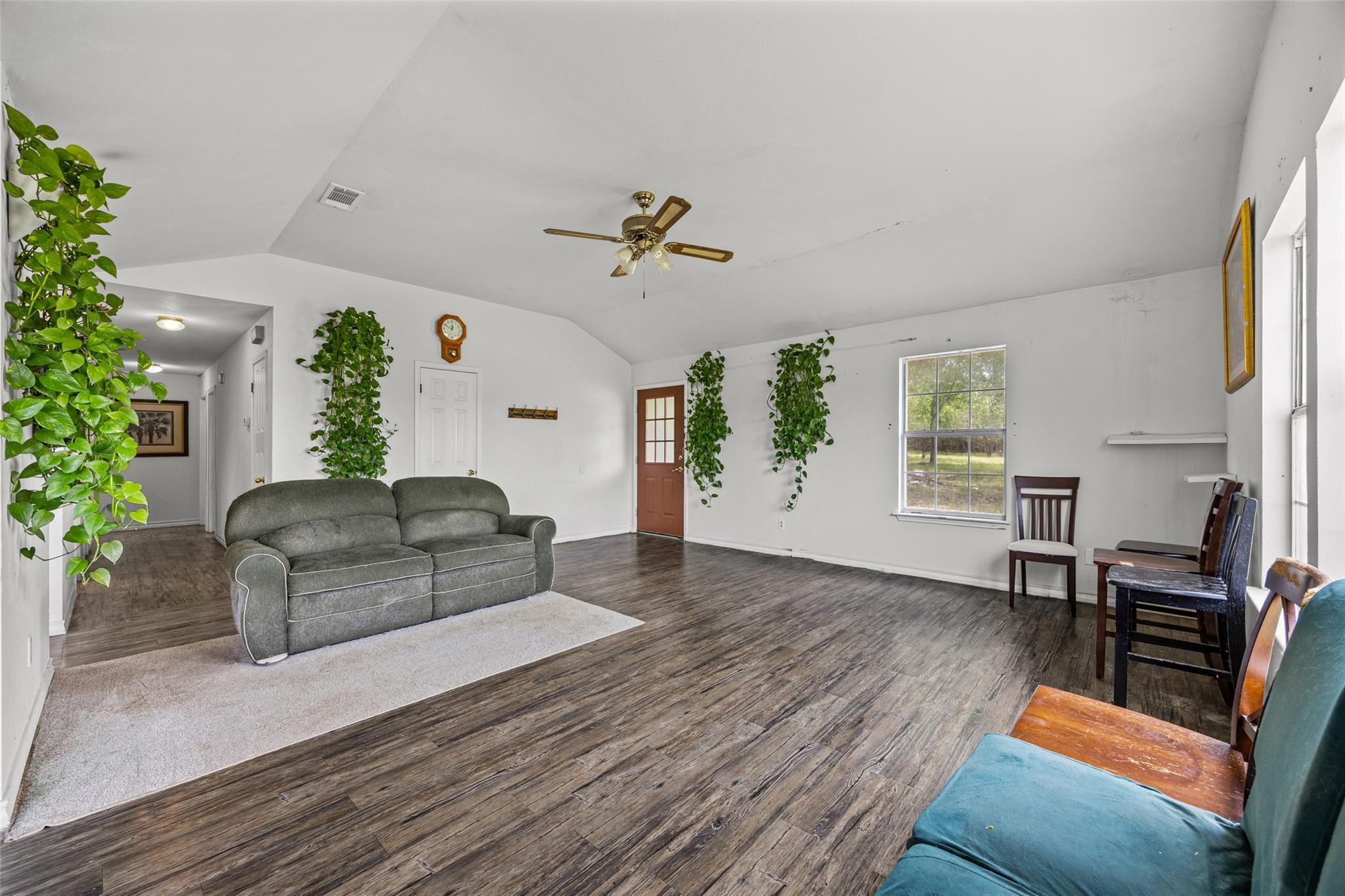 6843 S Lakewood Dr, Georgetown, TX 78633