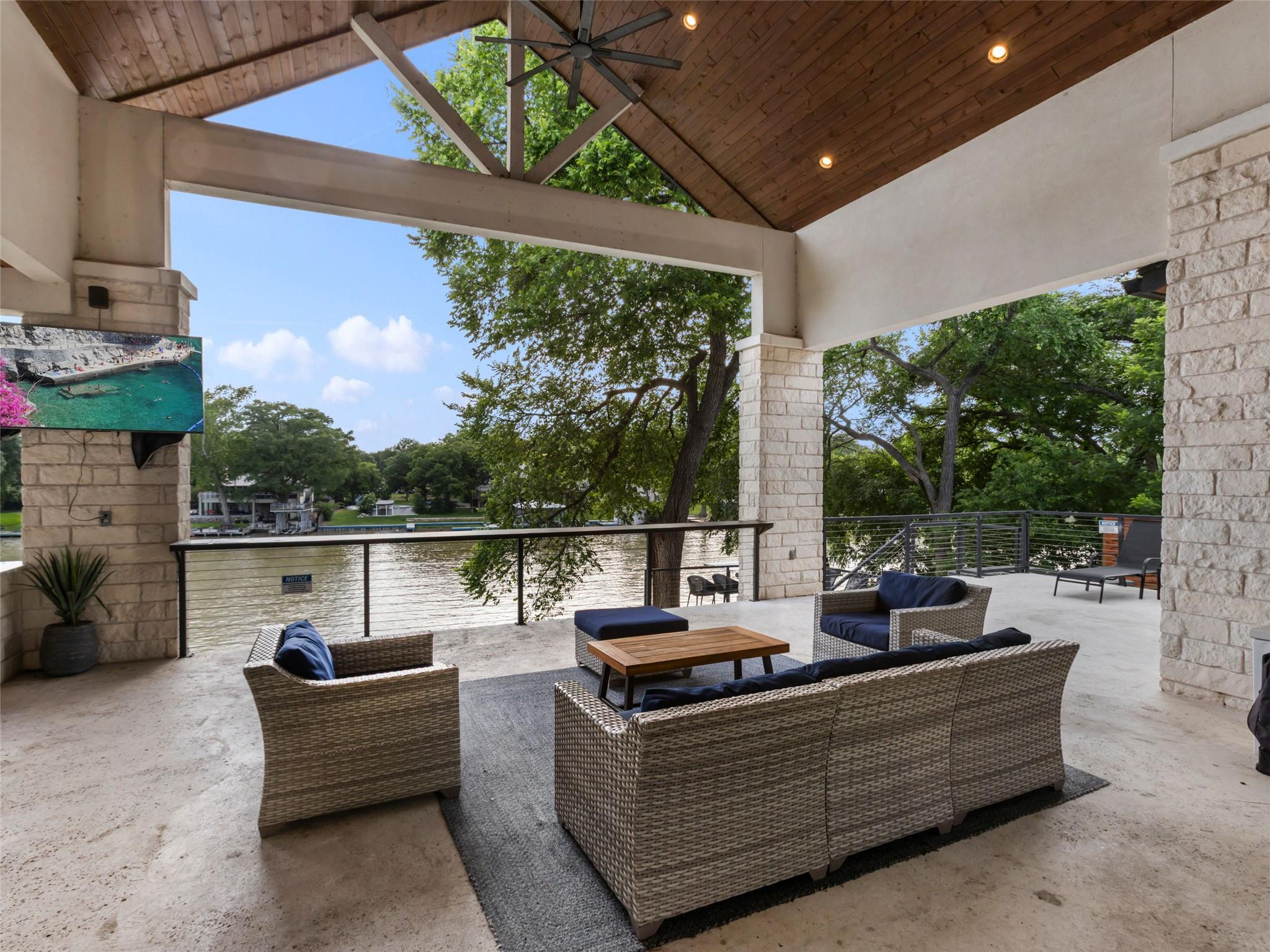 230 Turtle Ln, Seguin, TX 78155