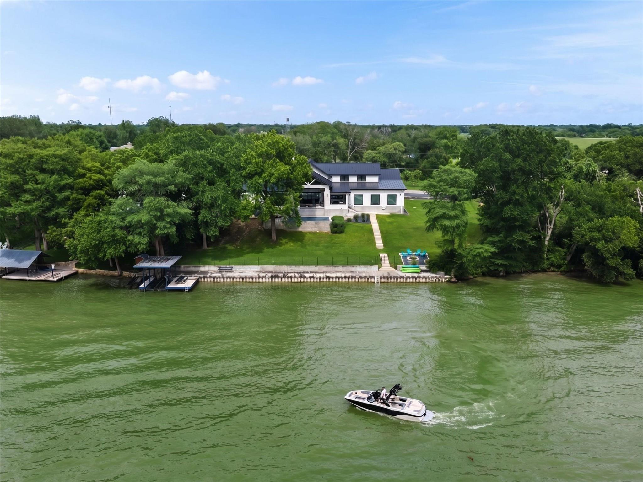 230 Turtle Ln, Seguin, TX 78155