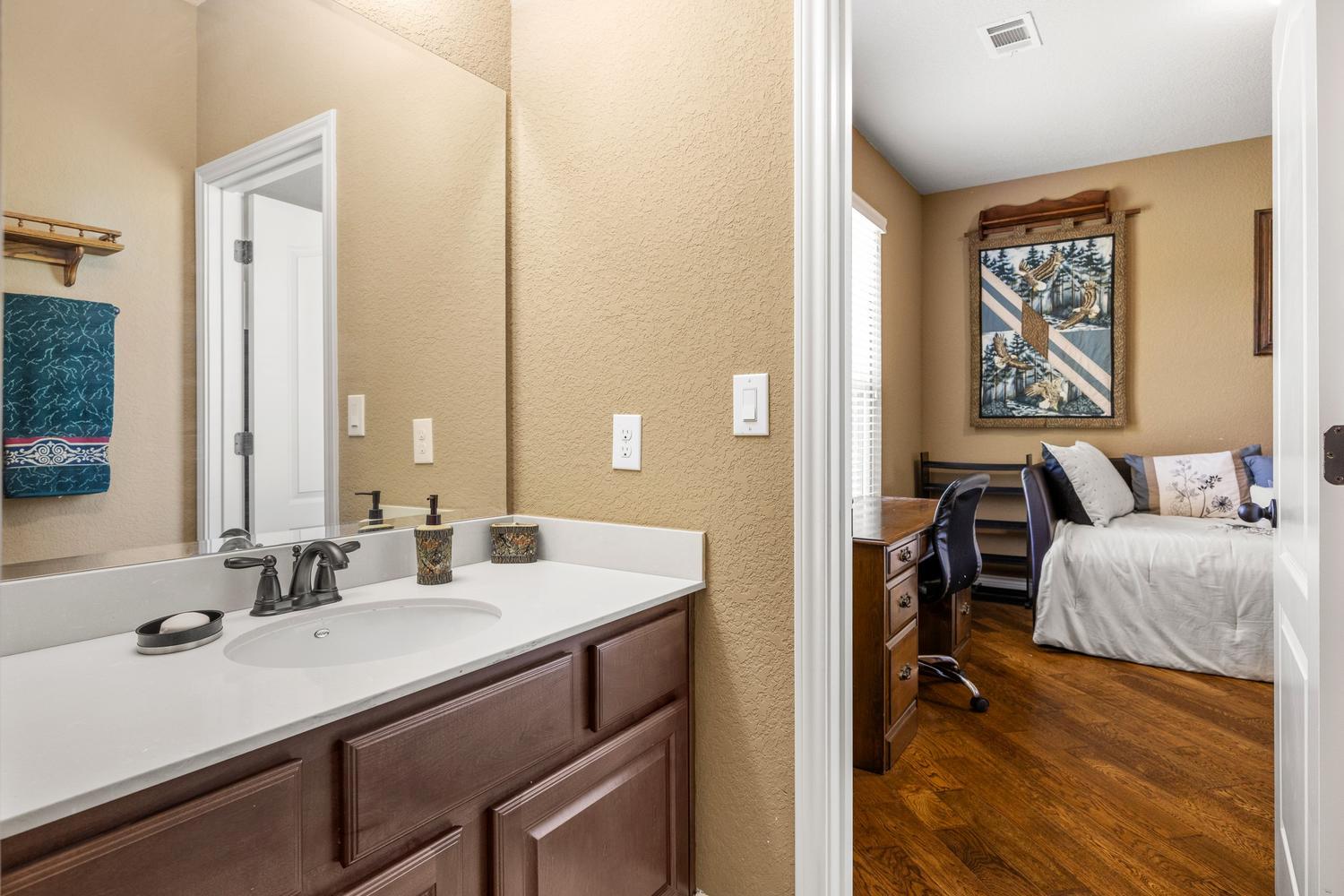 128 Portulaca Ct, Driftwood, TX 78619