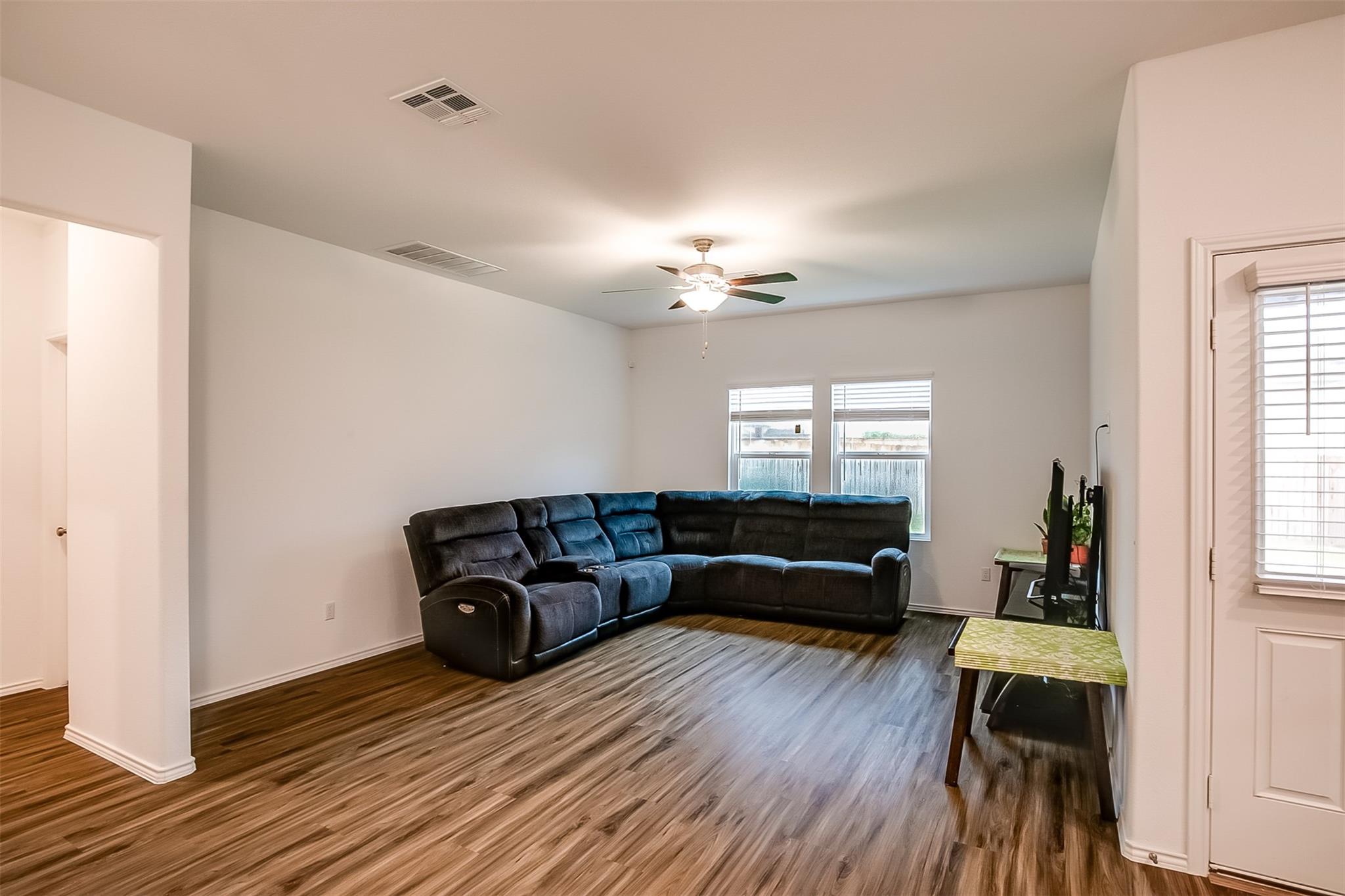 1024 Bluewood Bnd, Leander, TX 78641