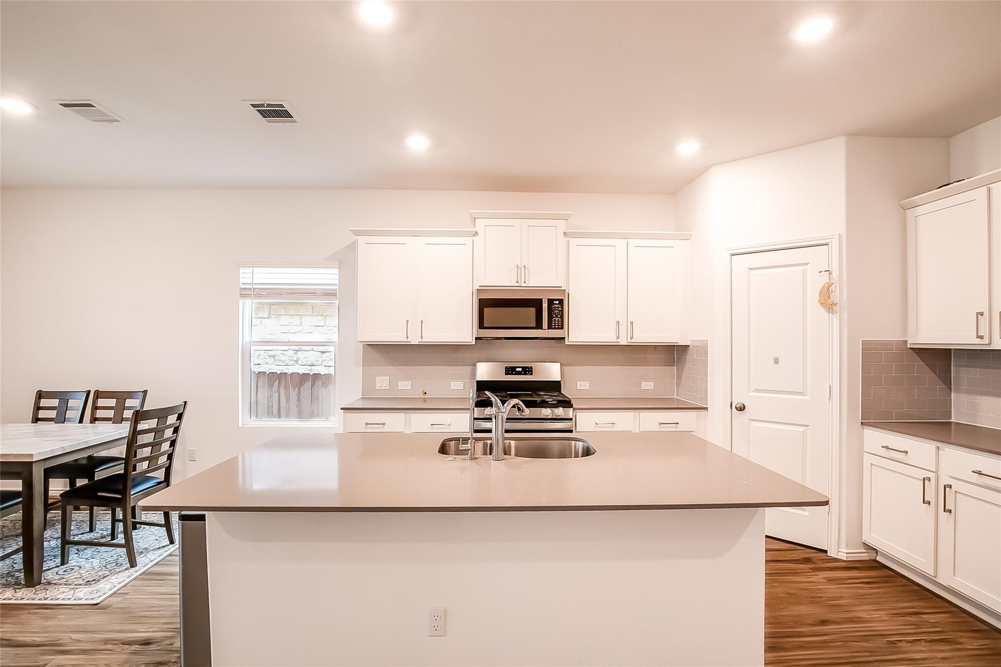 1024 Bluewood Bnd, Leander, TX 78641