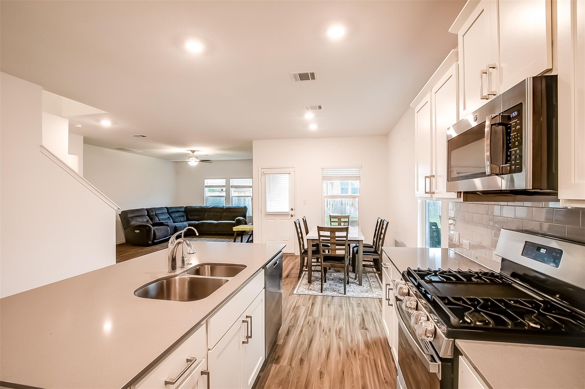 1024 Bluewood Bnd, Leander, TX 78641