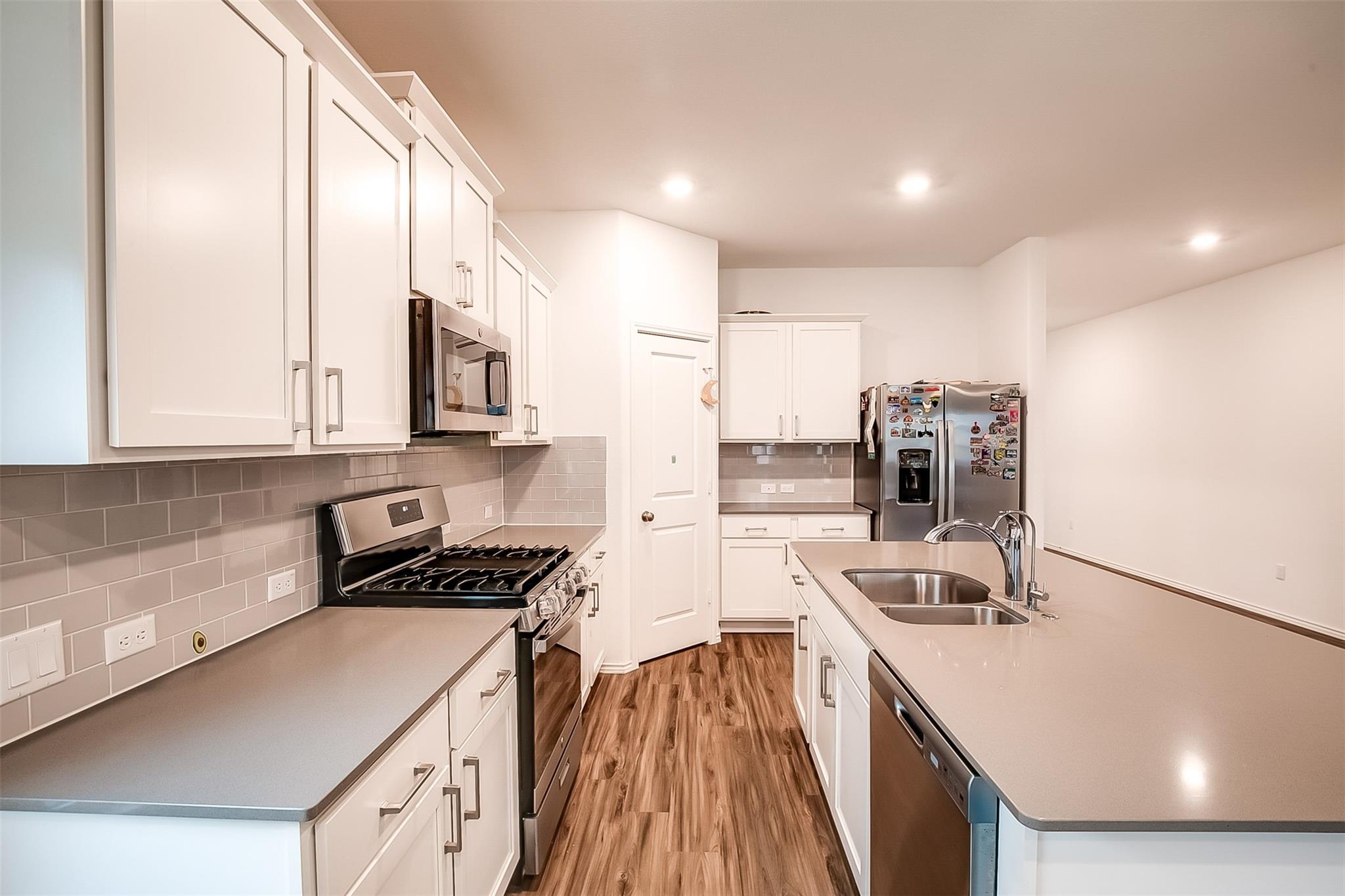 1024 Bluewood Bnd, Leander, TX 78641