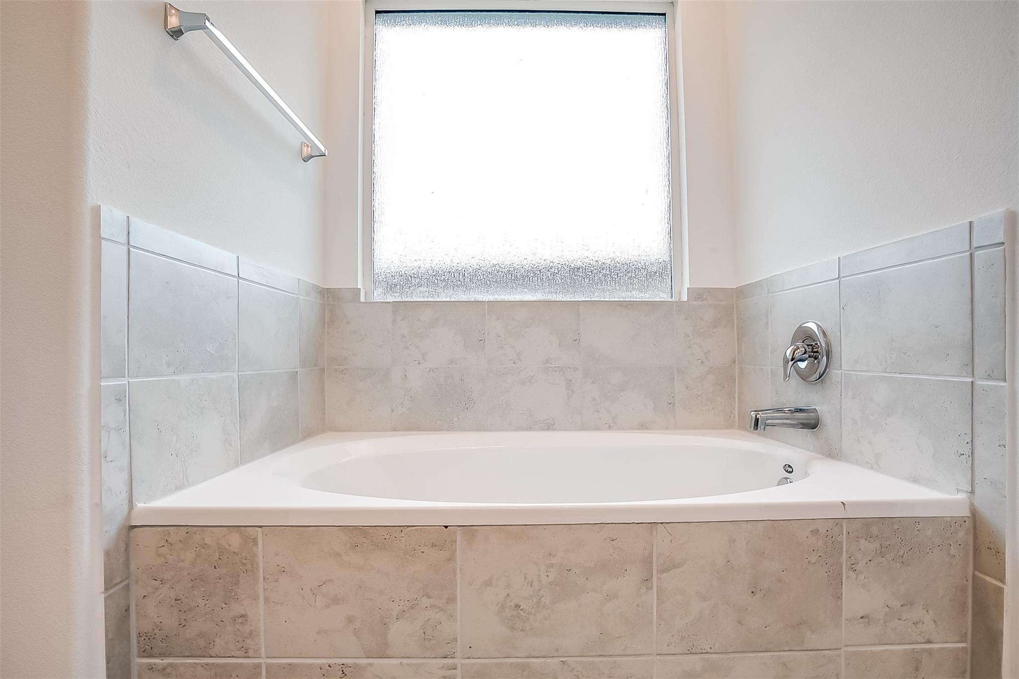 1024 Bluewood Bnd, Leander, TX 78641