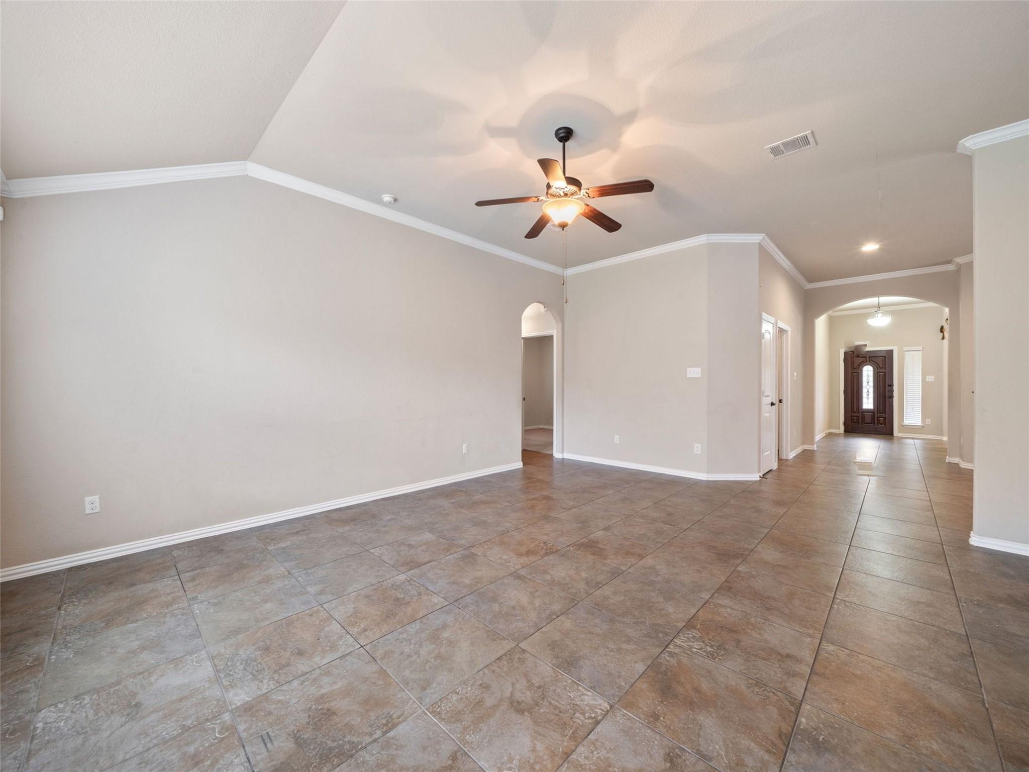 1905 Meandering Meadows Dr, Pflugerville, TX 78660