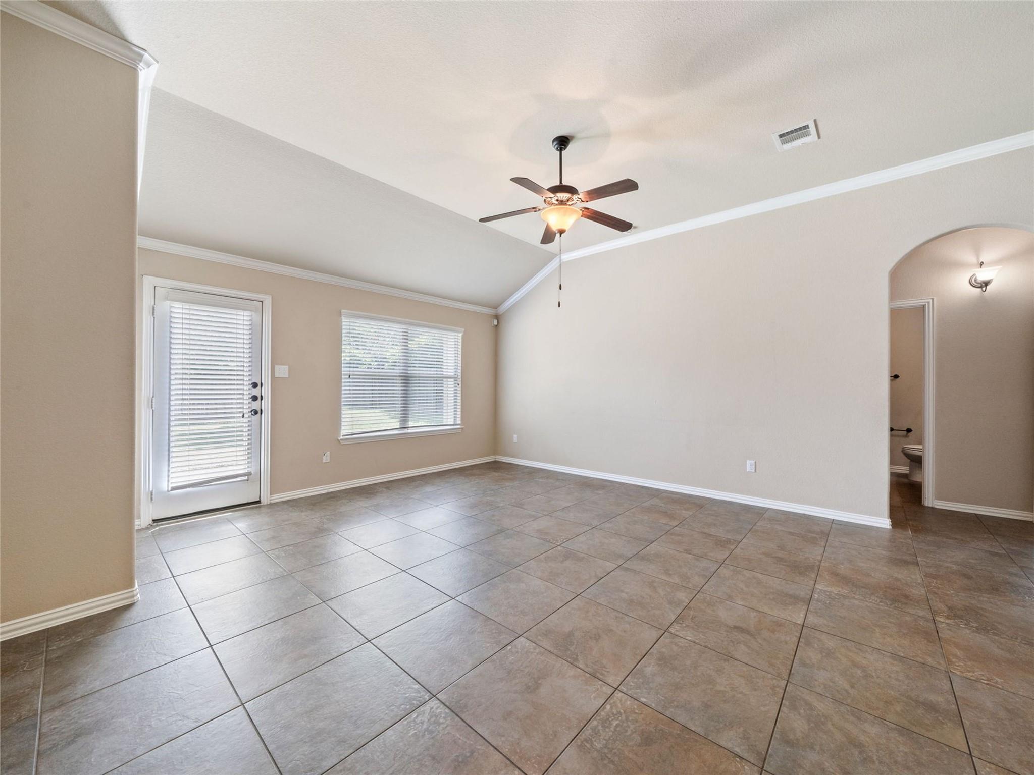 1905 Meandering Meadows Dr, Pflugerville, TX 78660