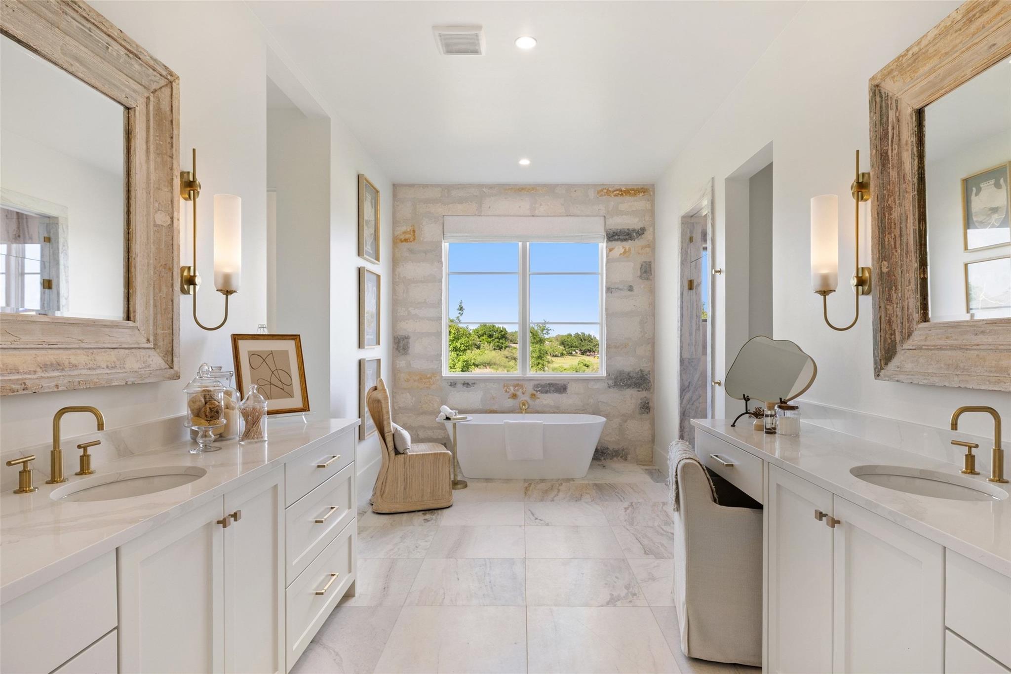 4 Creek Hollow Way, Spicewood, TX 78669