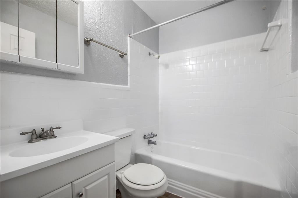2401 Manor Rd # 221, Austin, TX 78722