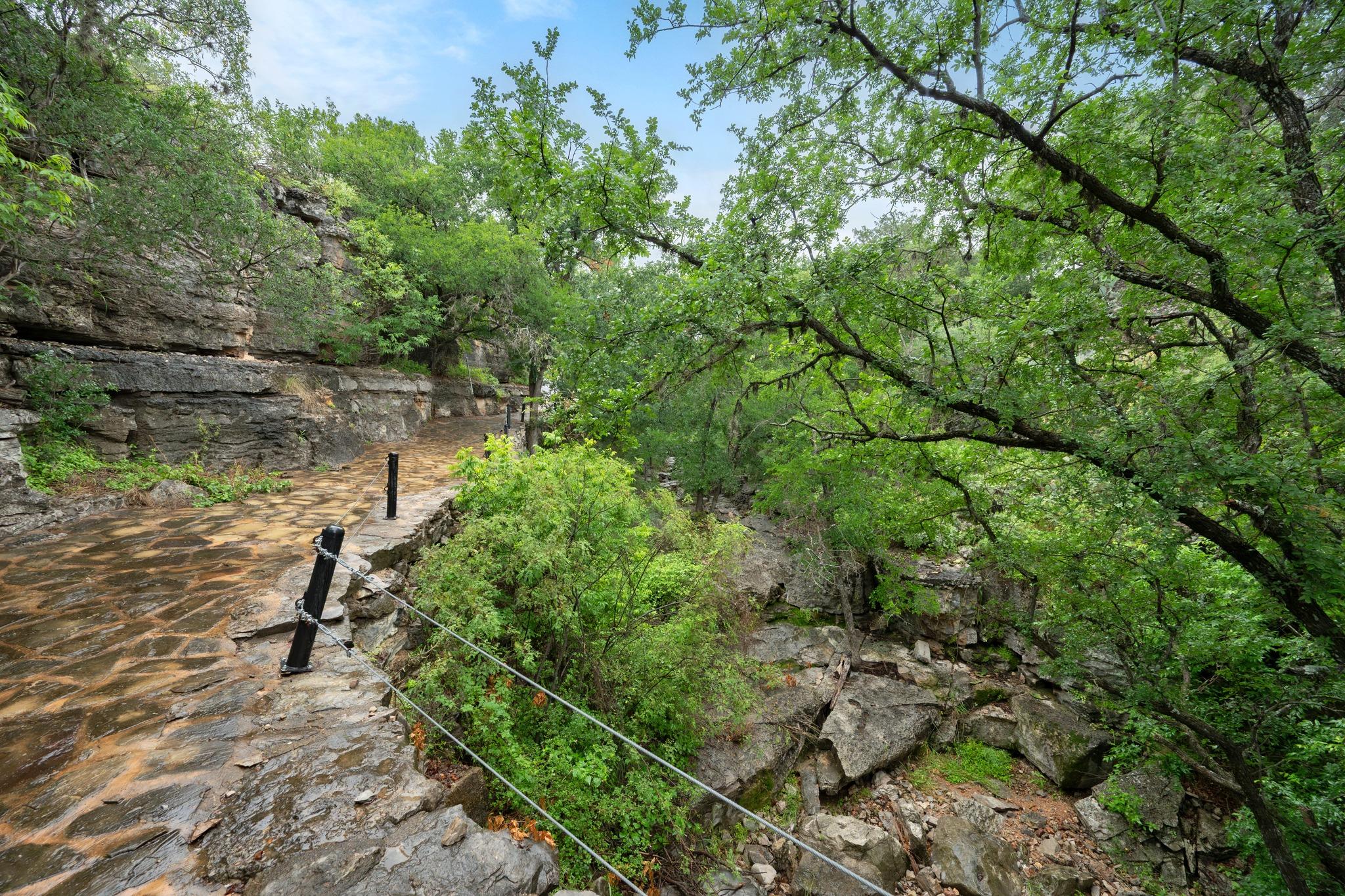 401 Crestview Dr, Marble Falls, TX 78654