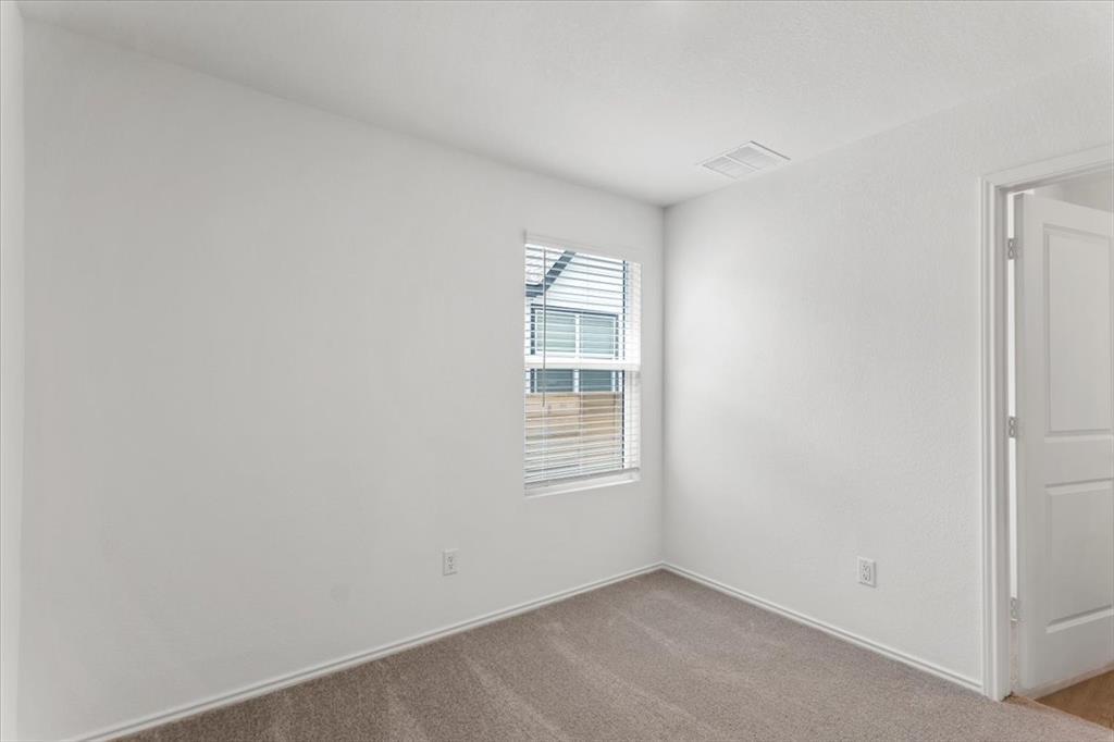 104 Donnington Dr, Hutto, TX 78634