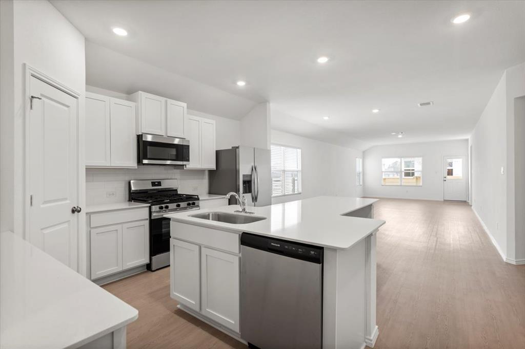 104 Donnington Dr, Hutto, TX 78634