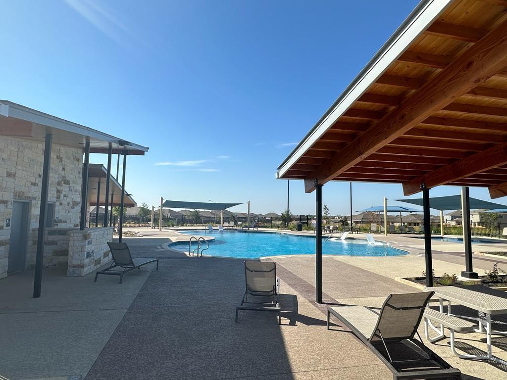 104 Donnington Dr, Hutto, TX 78634