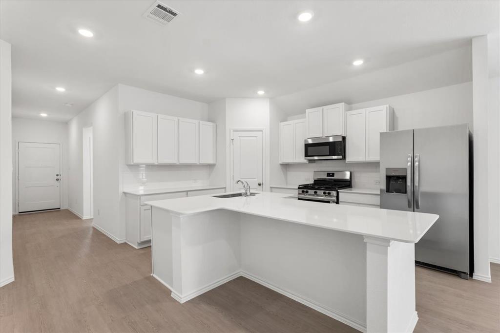 104 Donnington Dr, Hutto, TX 78634