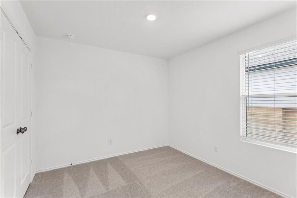 104 Donnington Dr, Hutto, TX 78634