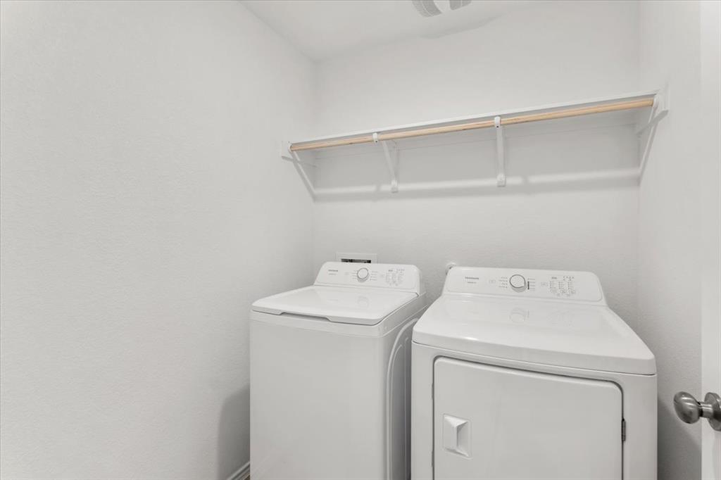 104 Donnington Dr, Hutto, TX 78634