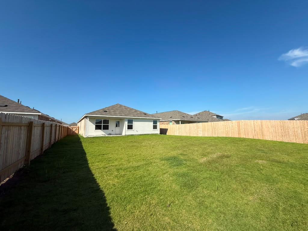 104 Donnington Dr, Hutto, TX 78634
