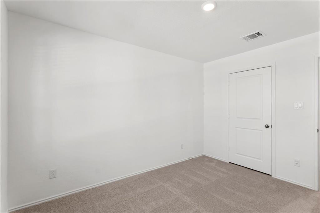 104 Donnington Dr, Hutto, TX 78634