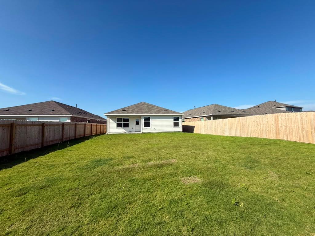 104 Donnington Dr, Hutto, TX 78634