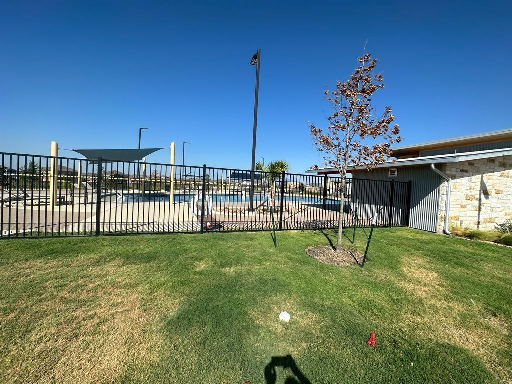 104 Donnington Dr, Hutto, TX 78634