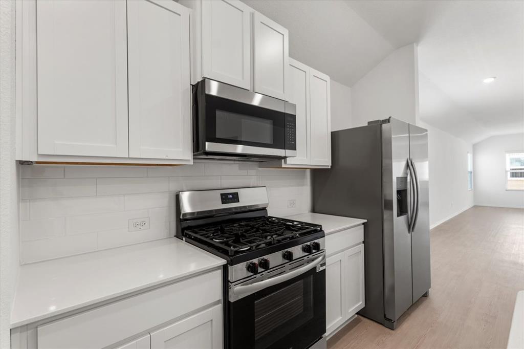 104 Donnington Dr, Hutto, TX 78634