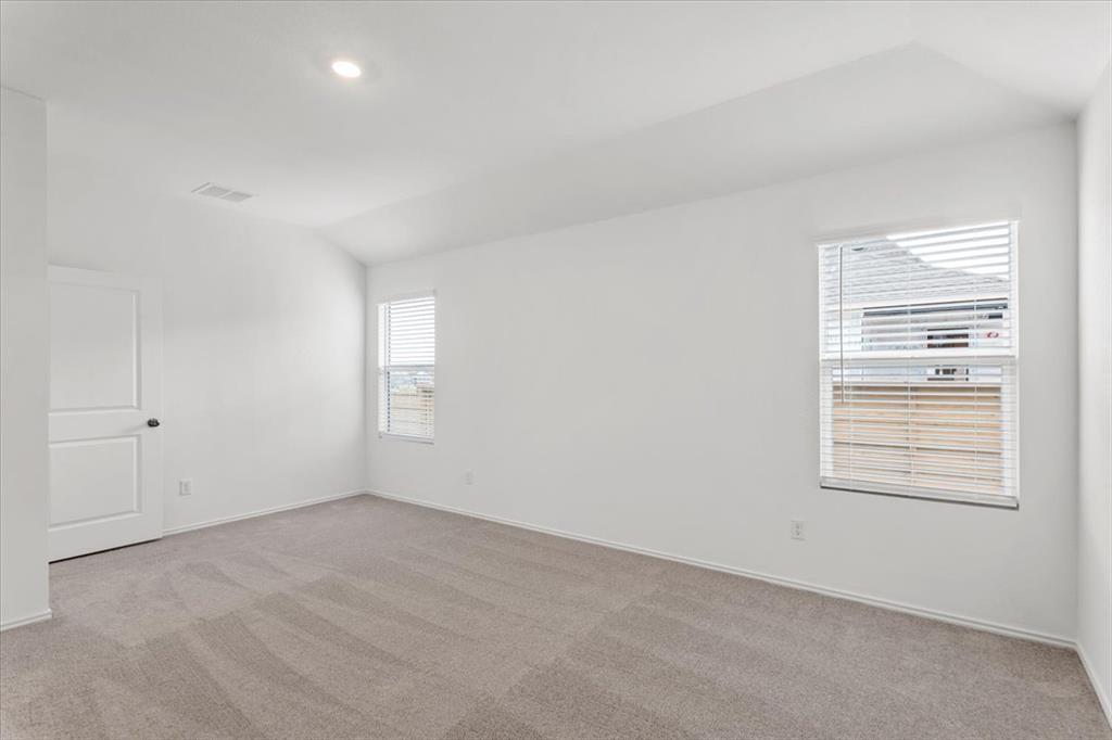 104 Donnington Dr, Hutto, TX 78634