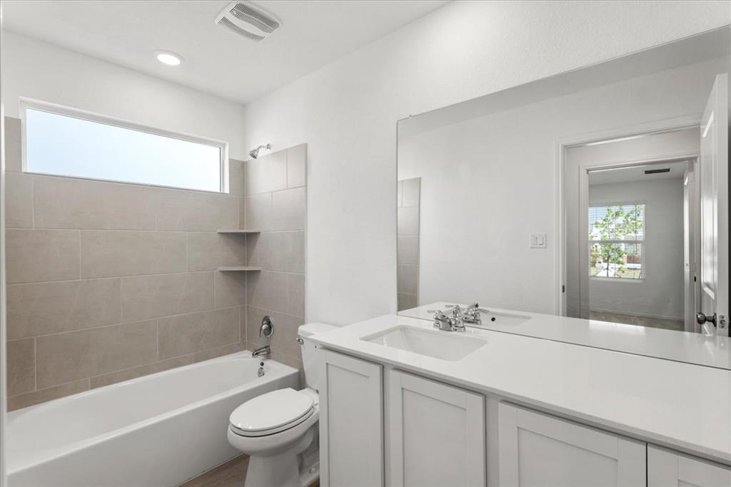 104 Donnington Dr, Hutto, TX 78634