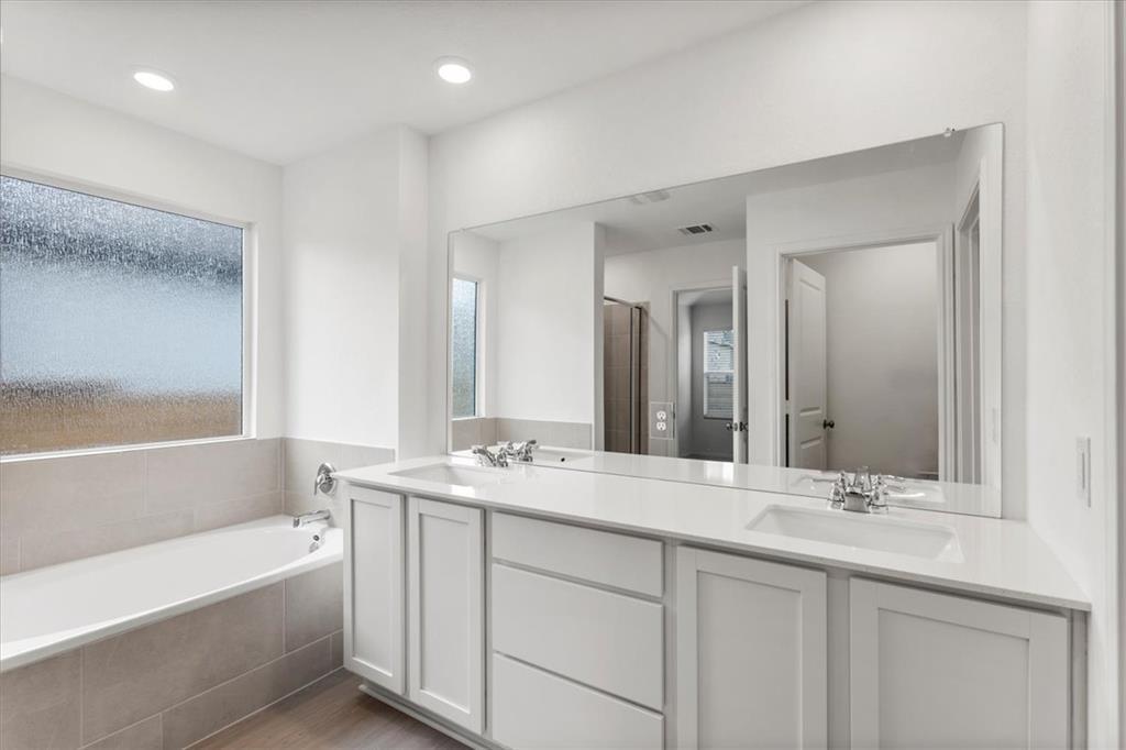 104 Donnington Dr, Hutto, TX 78634