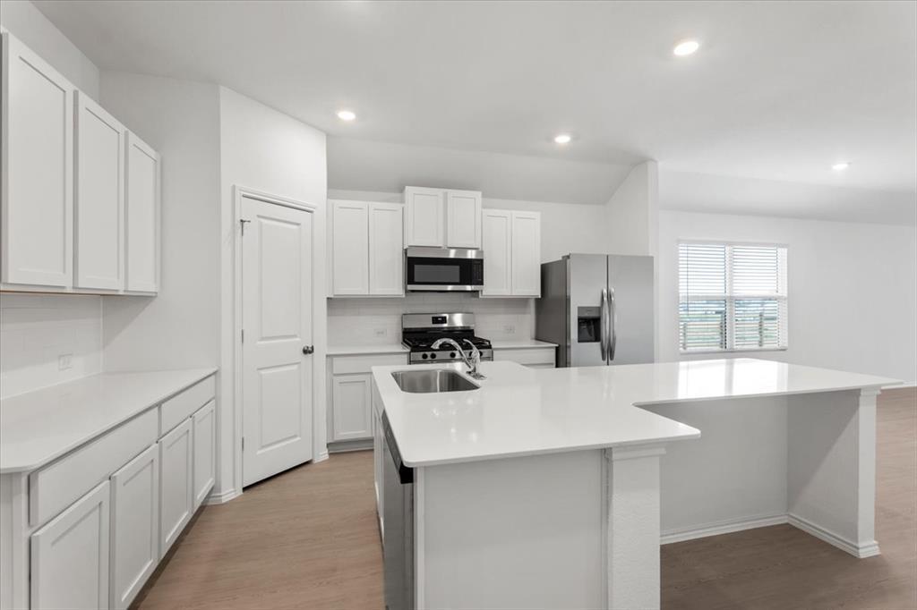 104 Donnington Dr, Hutto, TX 78634