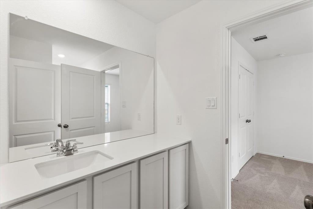 104 Donnington Dr, Hutto, TX 78634