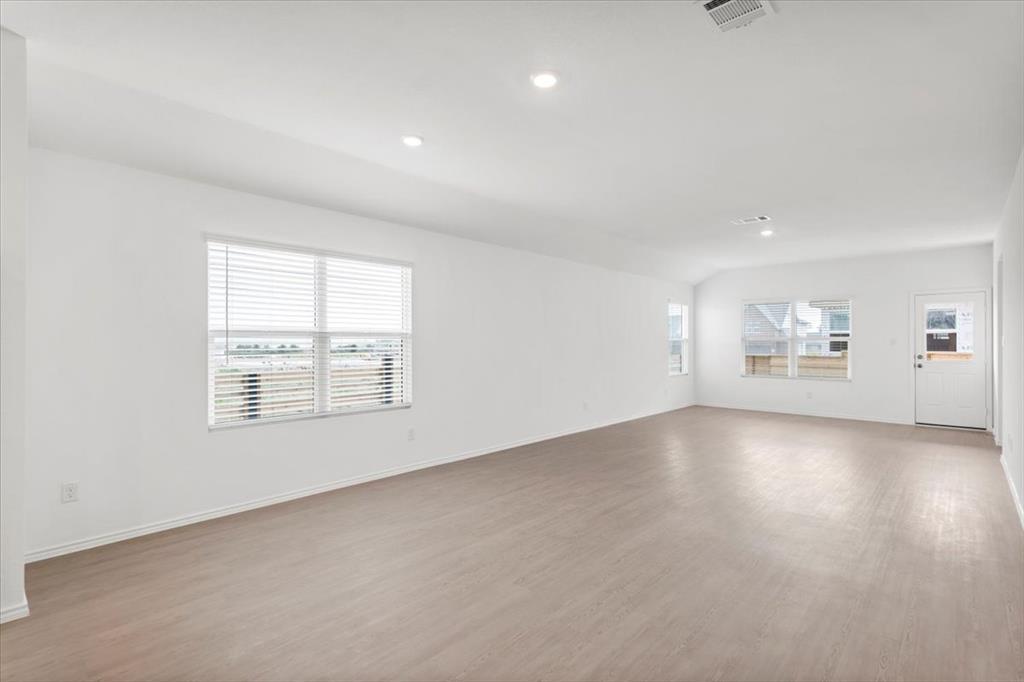 104 Donnington Dr, Hutto, TX 78634