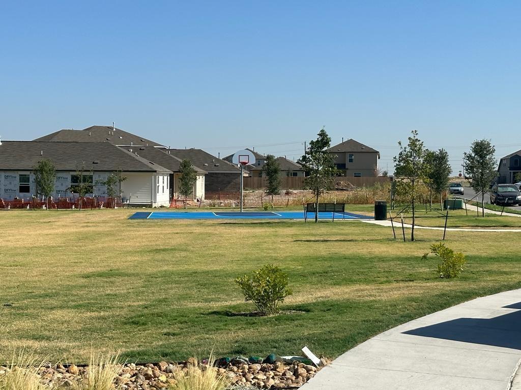 104 Donnington Dr, Hutto, TX 78634