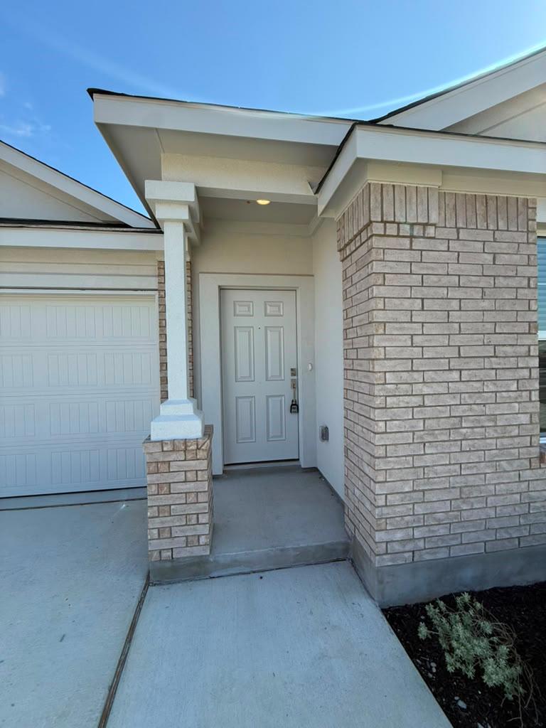 104 Donnington Dr, Hutto, TX 78634
