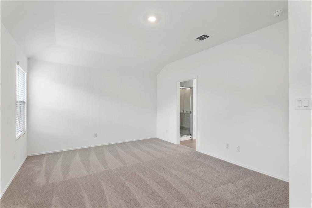 104 Donnington Dr, Hutto, TX 78634