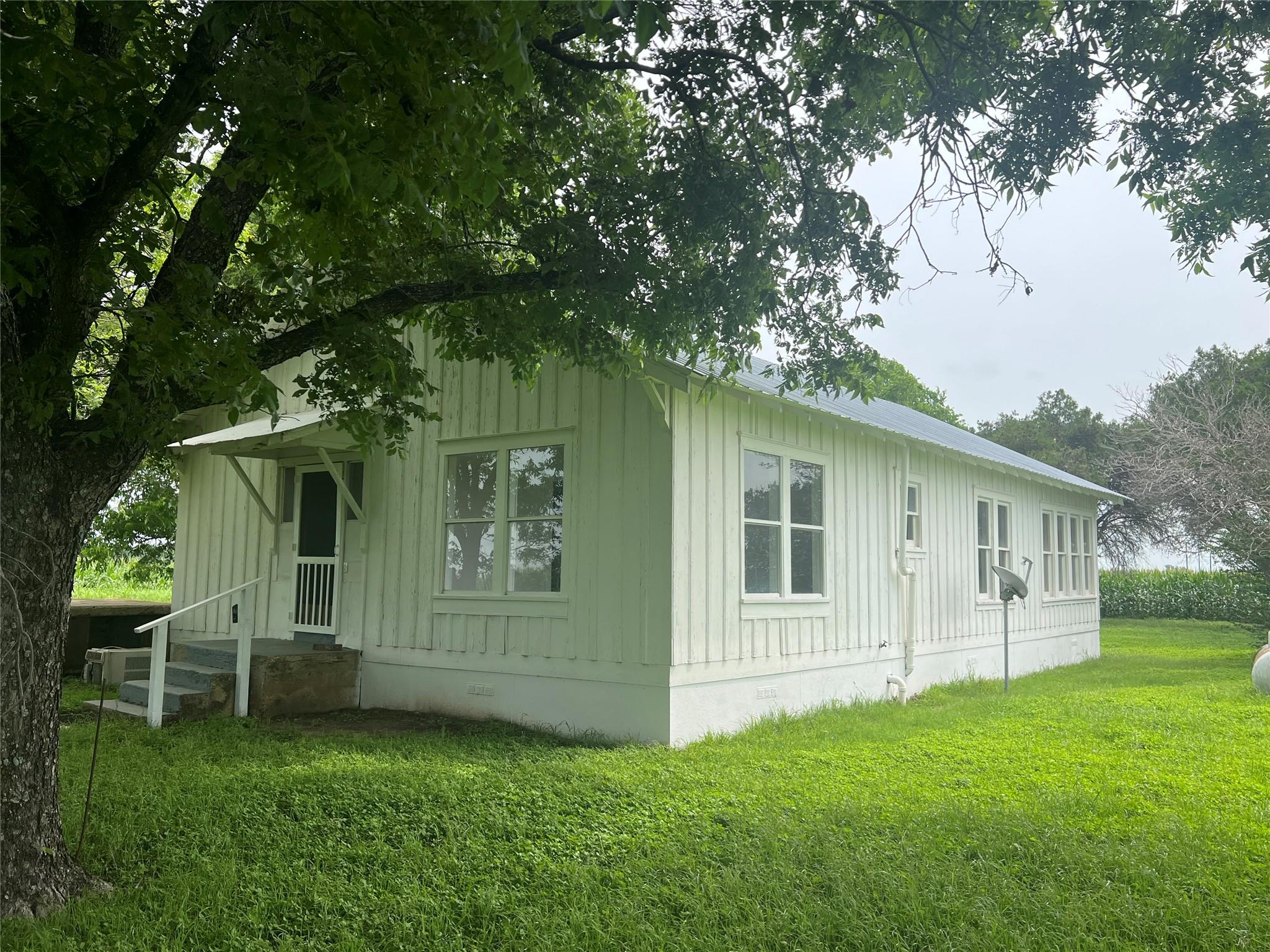 149 Private Road 9400, Thorndale, TX 76577