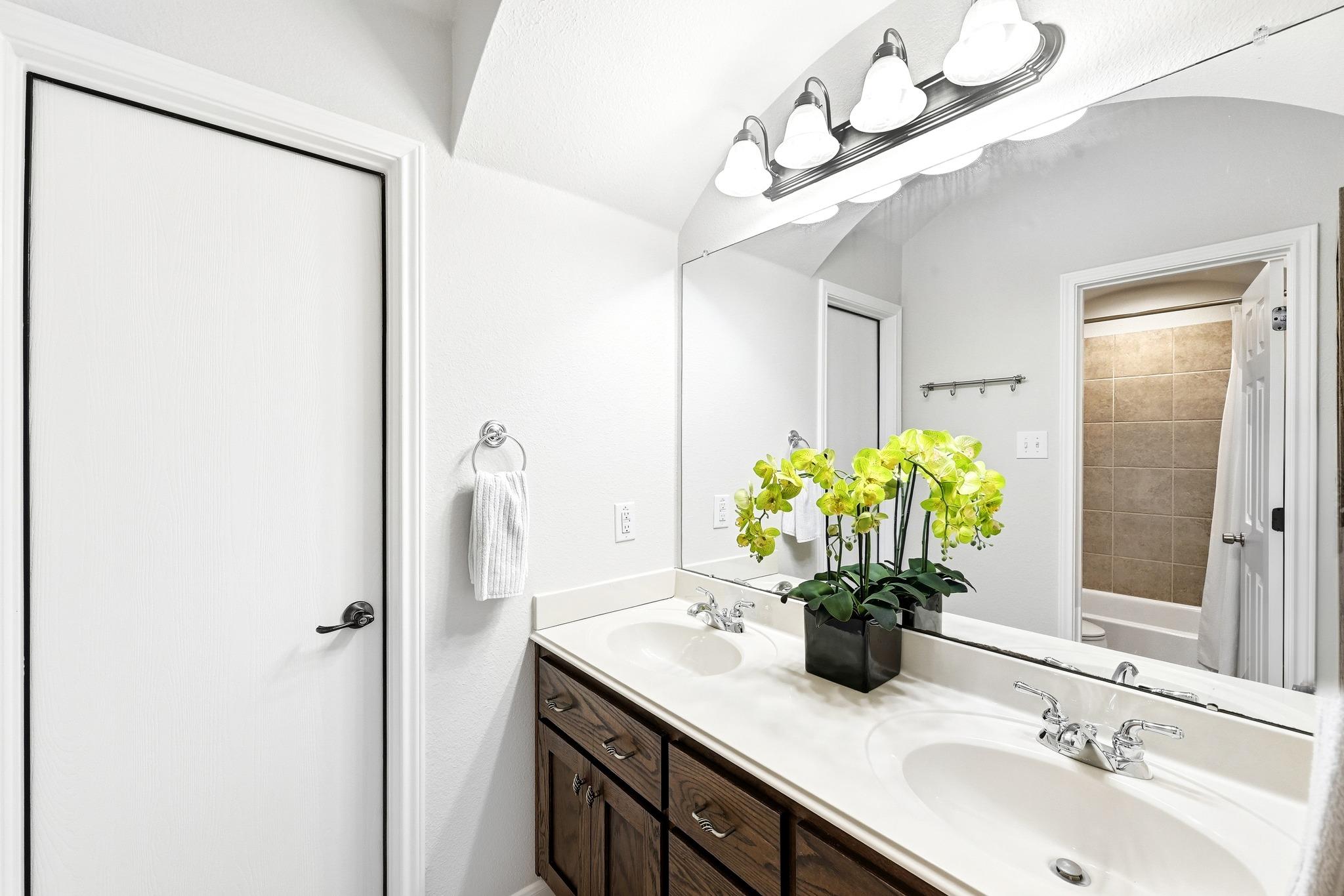 130 Granite Ln, Austin, TX 78737