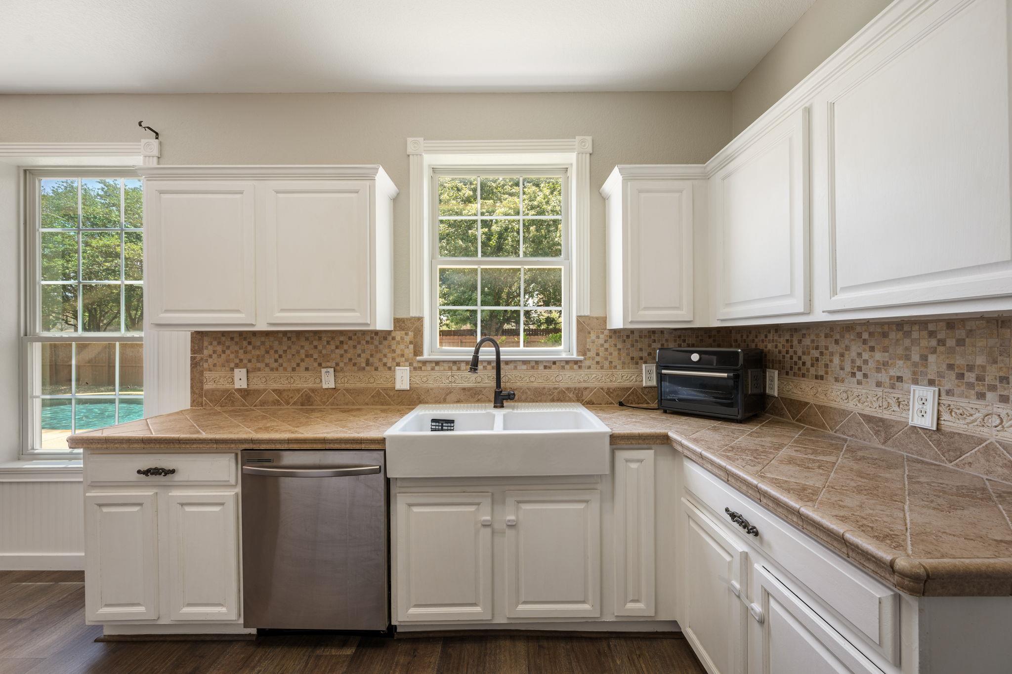 100 Tulip Cv, Kyle, TX 78640