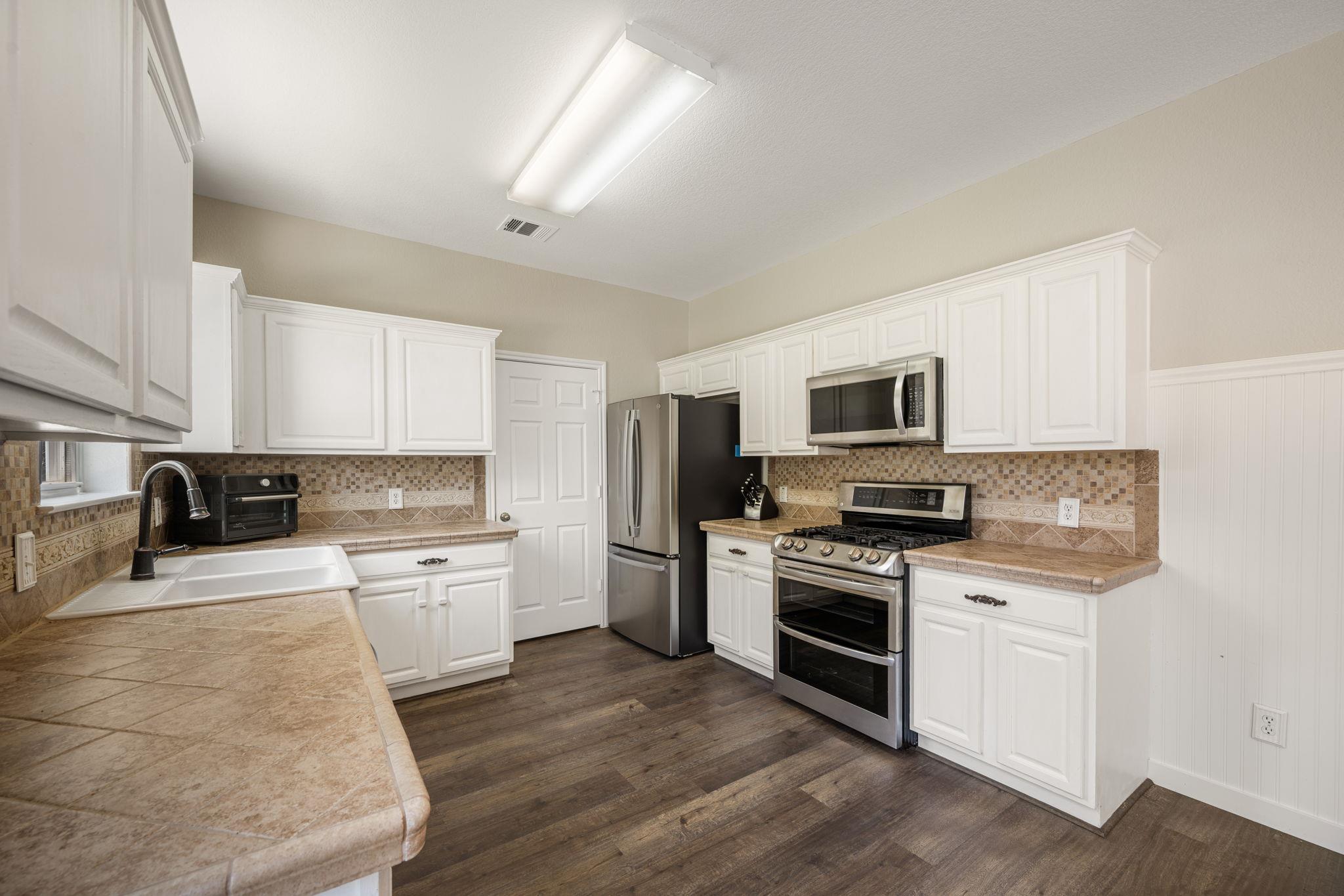 100 Tulip Cv, Kyle, TX 78640