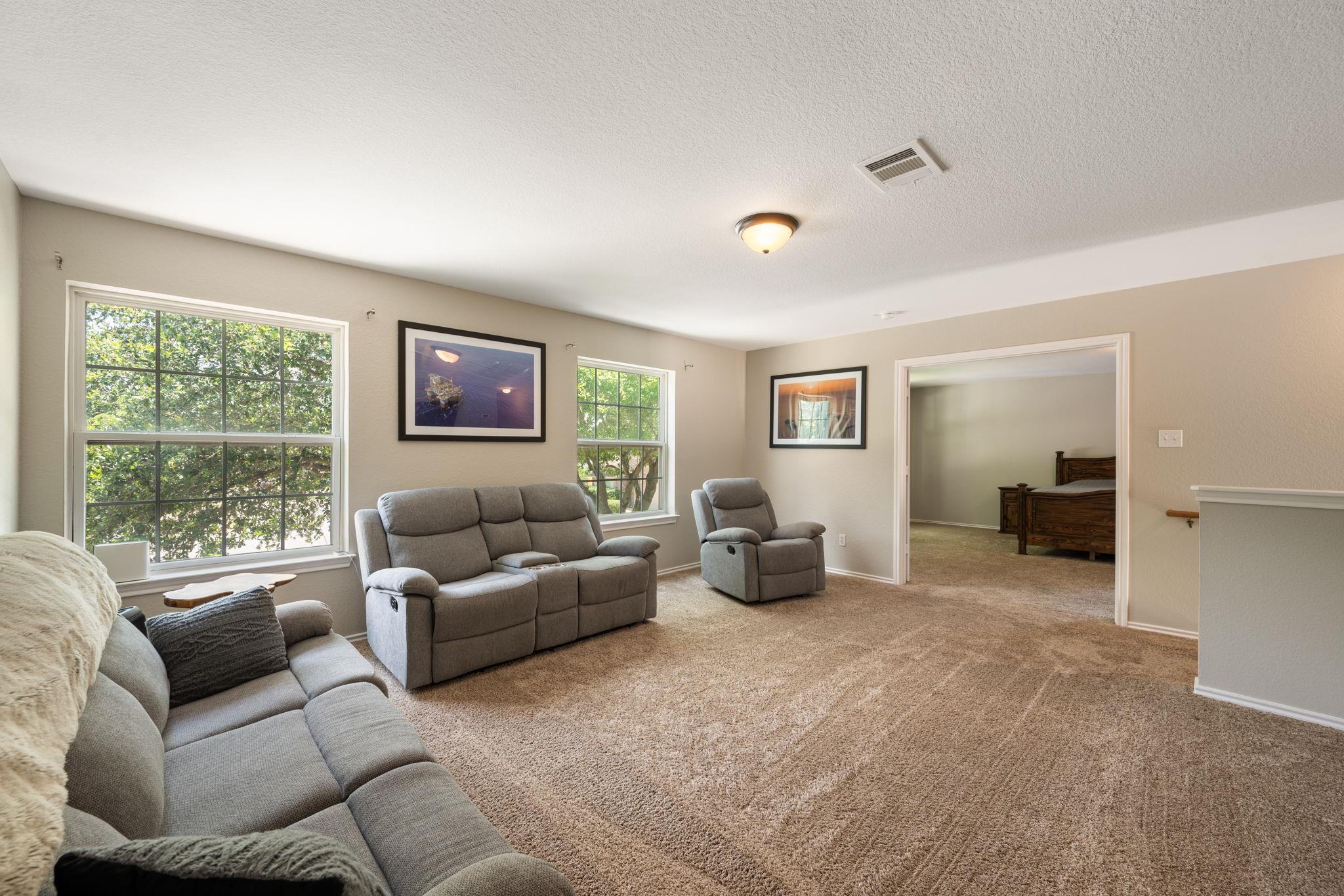 100 Tulip Cv, Kyle, TX 78640