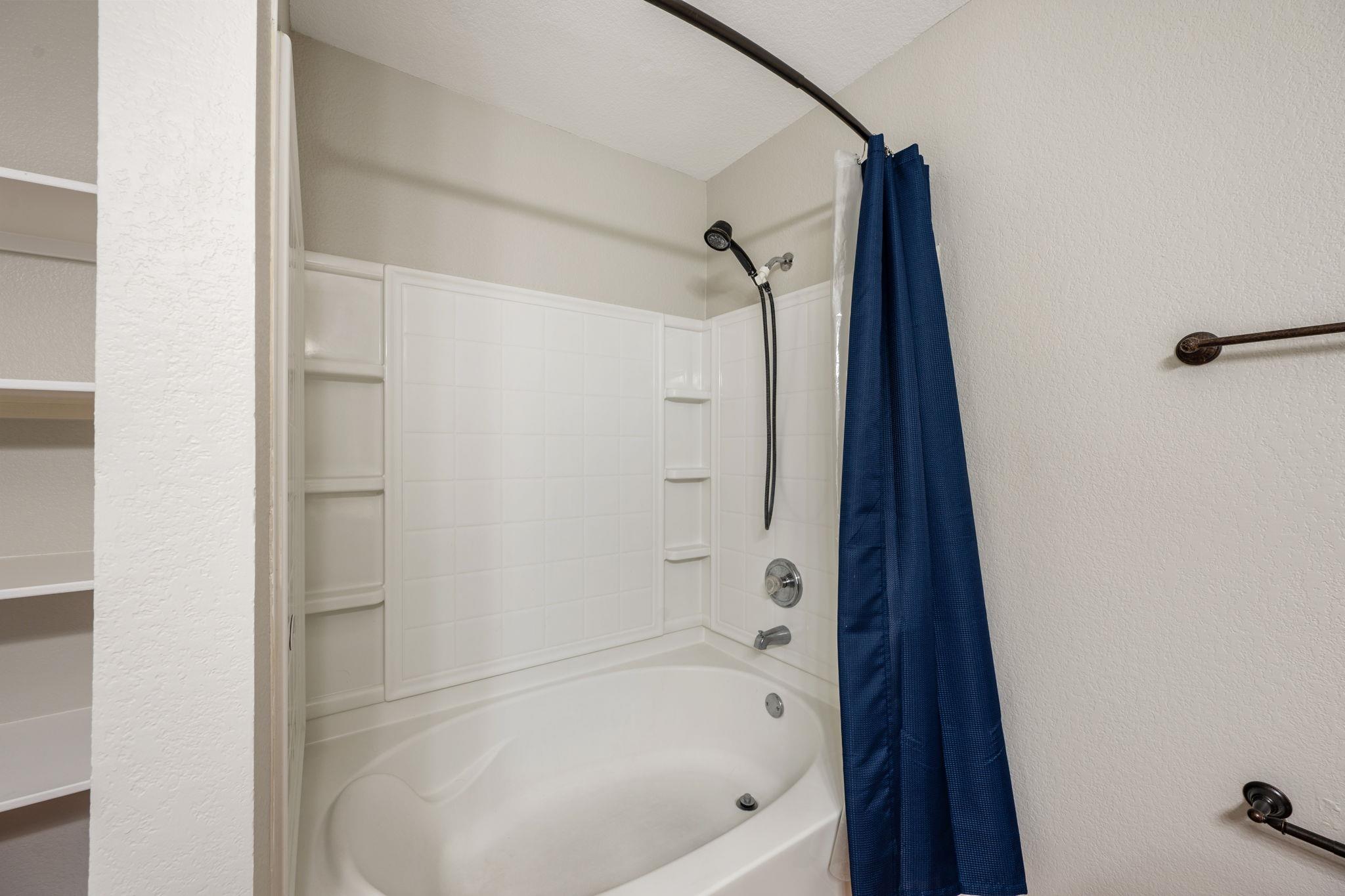 100 Tulip Cv, Kyle, TX 78640