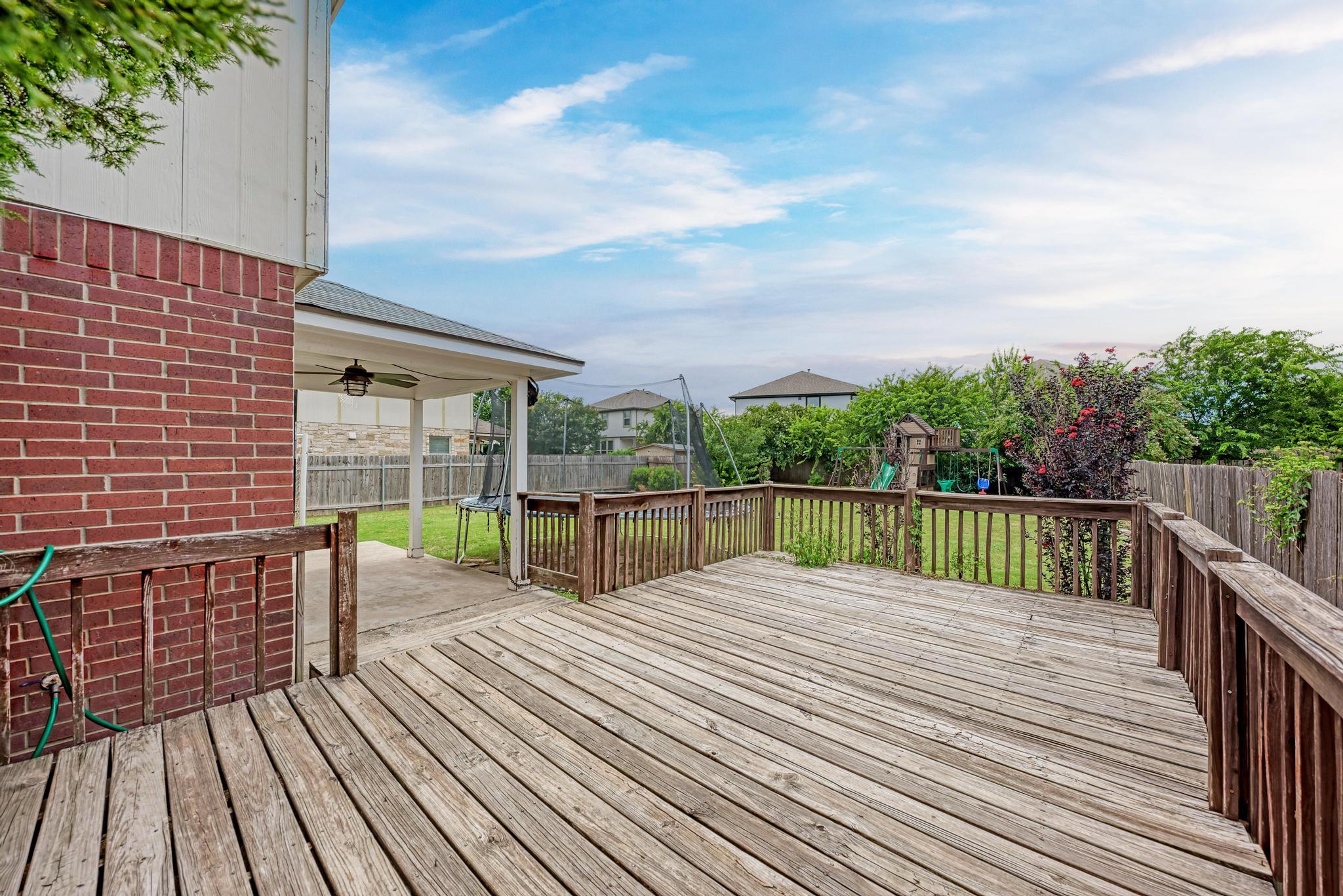 913 Whitley Dr, Leander, TX 78641