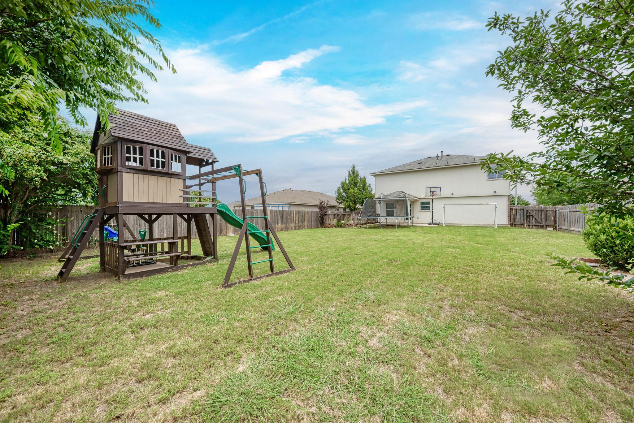 913 Whitley Dr, Leander, TX 78641